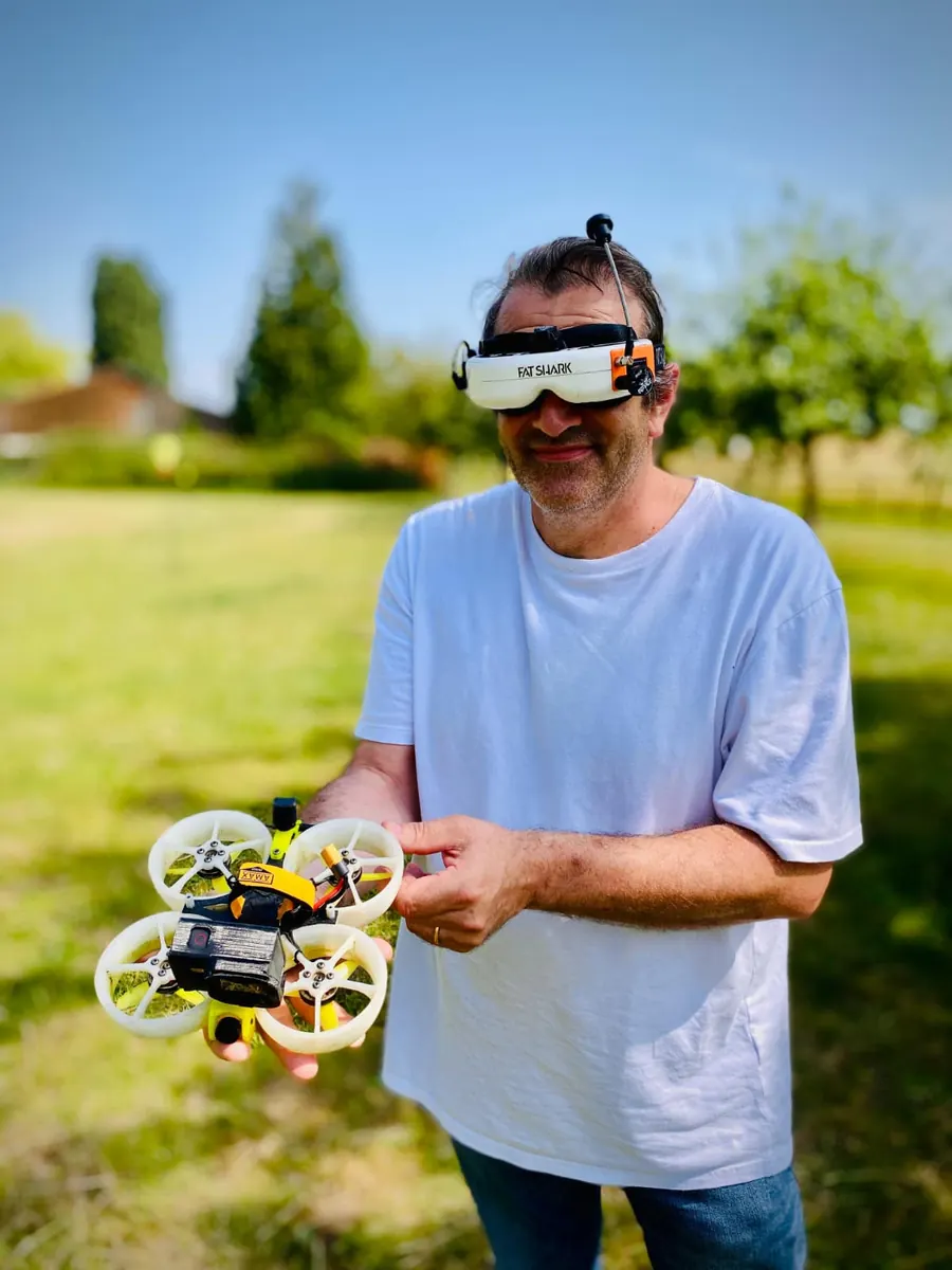 Pilotage fpv avec casque en extérieur pour Formation FPV Cine — Pilotage immersif drone TELEPILOTE.