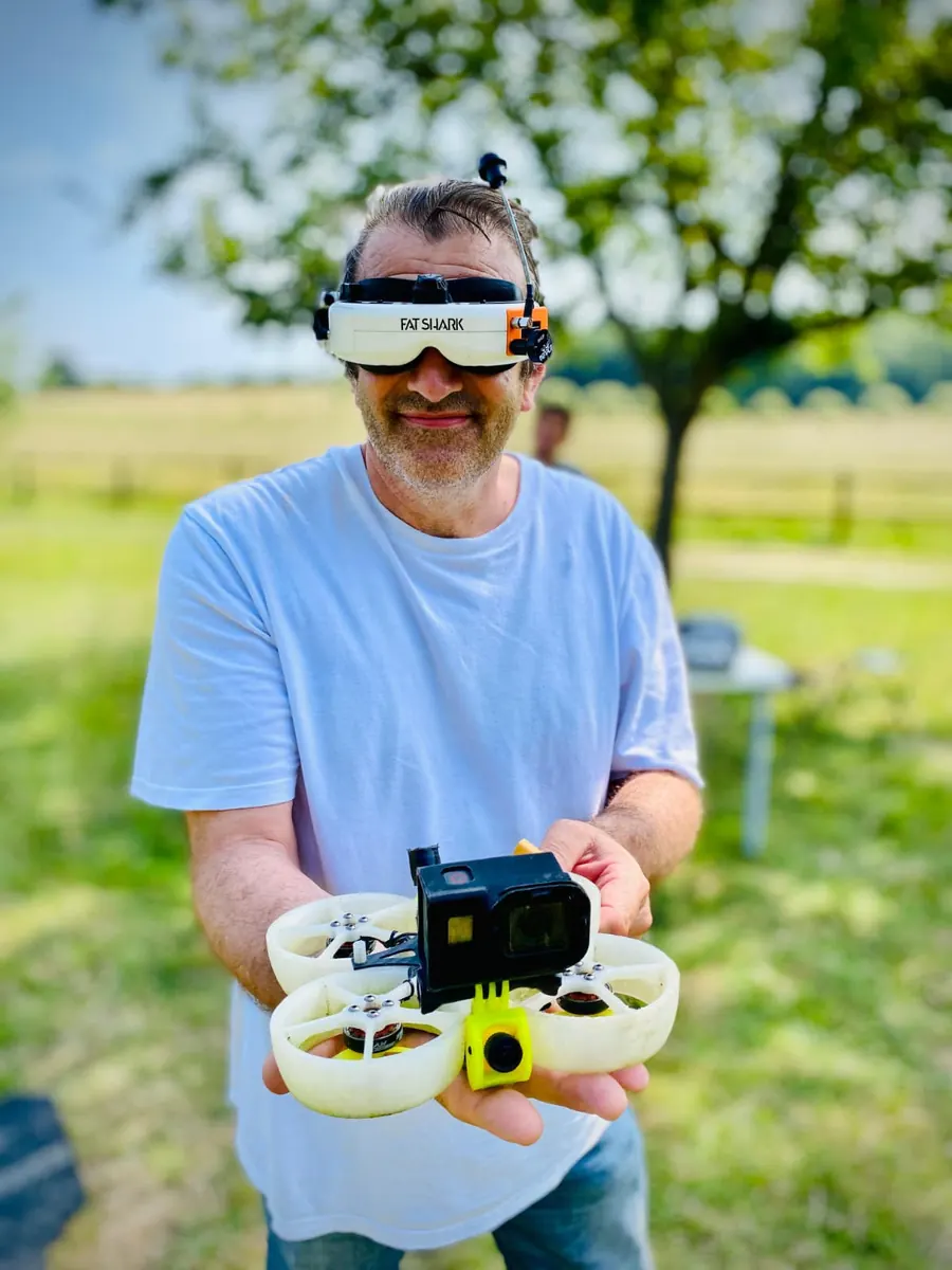 Pilotage fpv avec casque en extérieur pour Formation FPV Cine — Pilotage immersif drone TELEPILOTE.