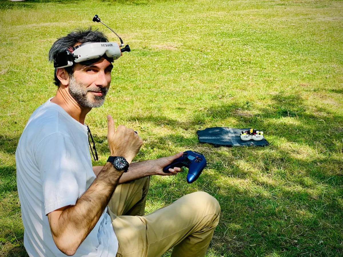 Pilotage fpv avec casque en extérieur pour Formation FPV Cine — Pilotage immersif drone TELEPILOTE.