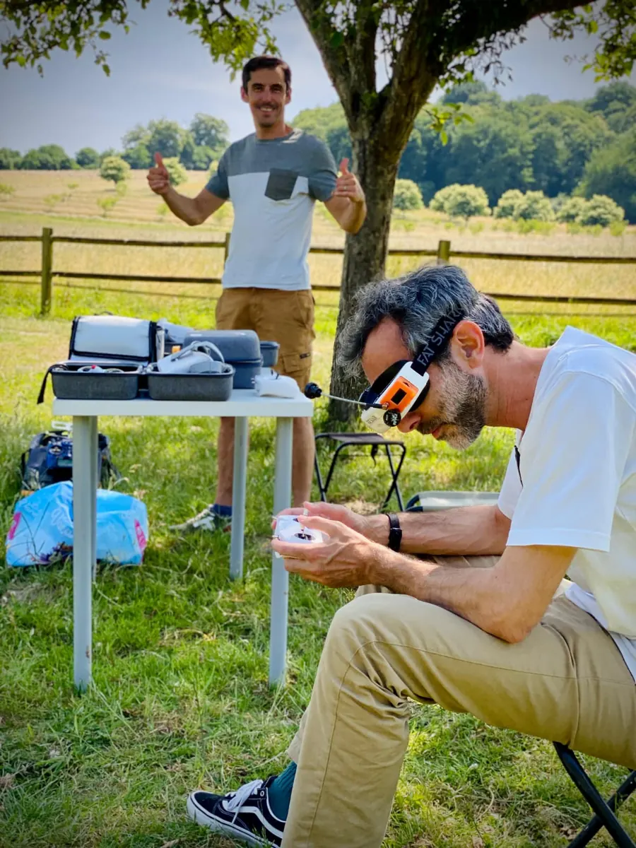Pilotage fpv avec casque en extérieur pour Formation FPV Cine — Pilotage immersif drone TELEPILOTE.