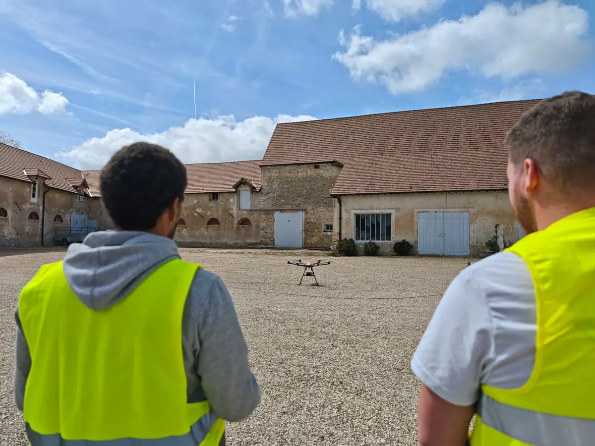 Briefing et pilotage drone sur terrain pour Formation Pilote drone W1 — 5 jours TELEPILOTE.