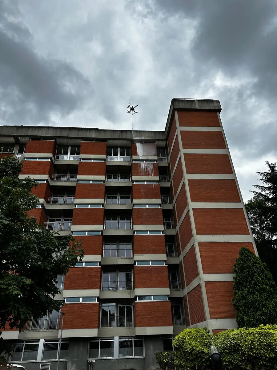 Inspection de façade d'immeuble par drone pour Prestation drone BTP — Inspection & Relevés TELEPILOTE.