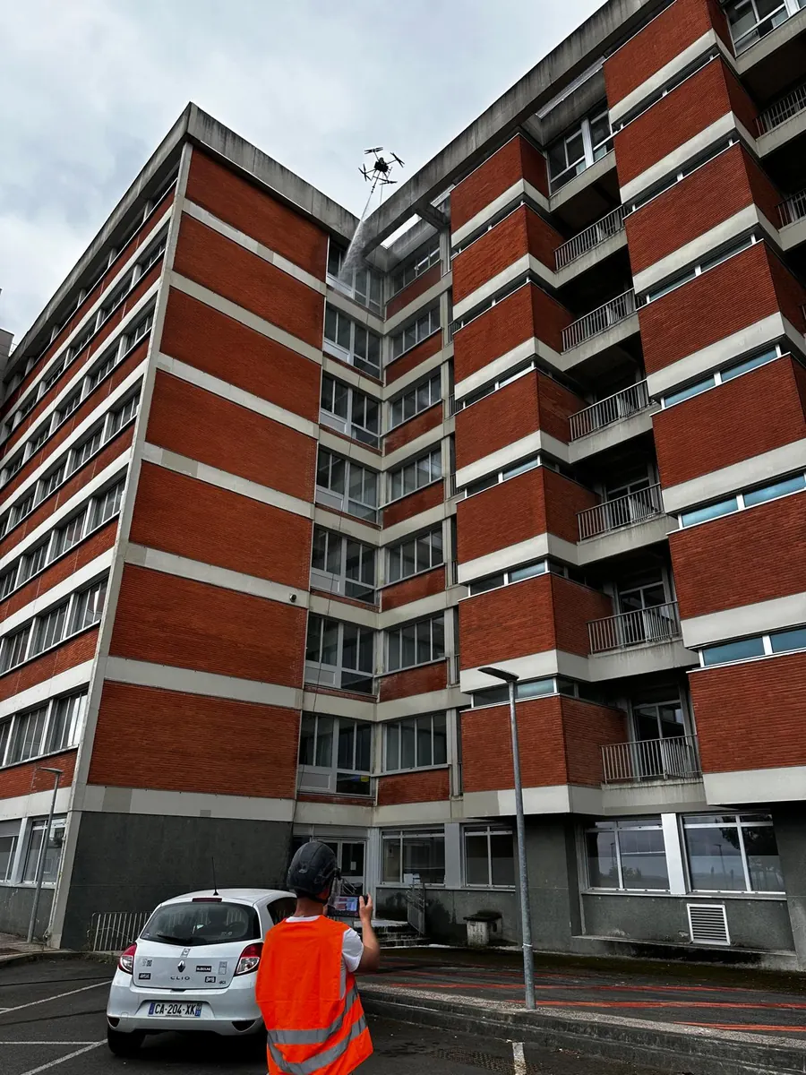 Inspection de façade d'immeuble par drone pour Prestation drone BTP — Inspection & Relevés TELEPILOTE.