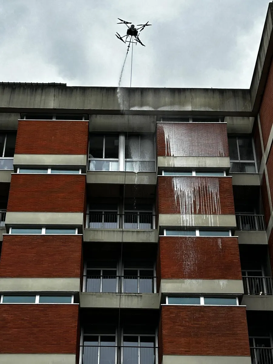 Inspection de façade d'immeuble par drone pour Prestation drone BTP — Inspection & Relevés TELEPILOTE.