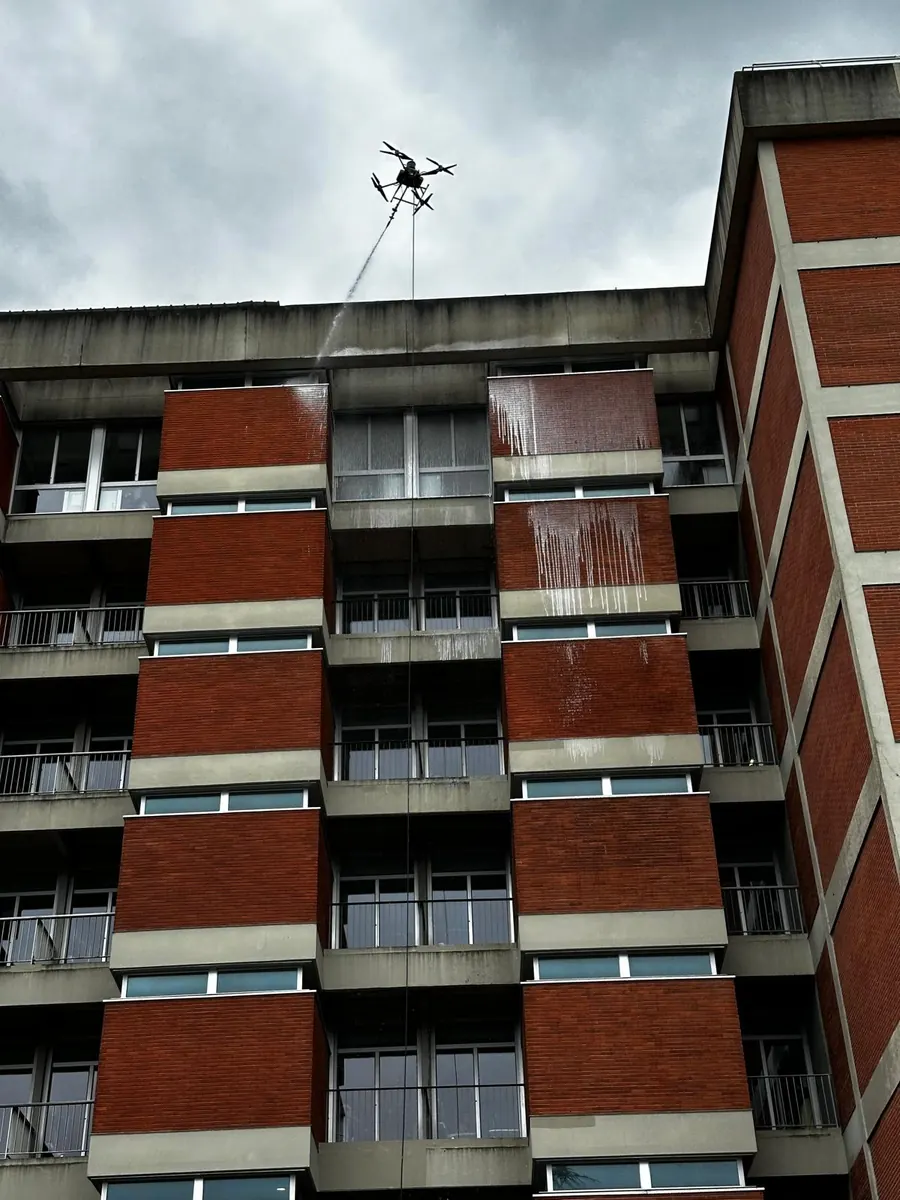 Inspection de façade d'immeuble par drone pour Prestation drone BTP — Inspection & Relevés TELEPILOTE.