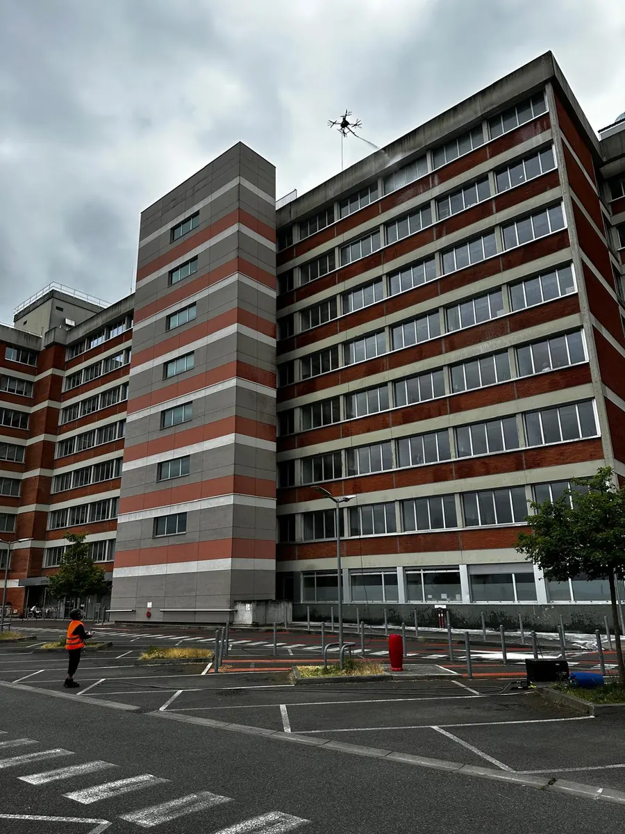 Inspection de façade d'immeuble par drone pour Prestation drone BTP — Inspection & Relevés TELEPILOTE.