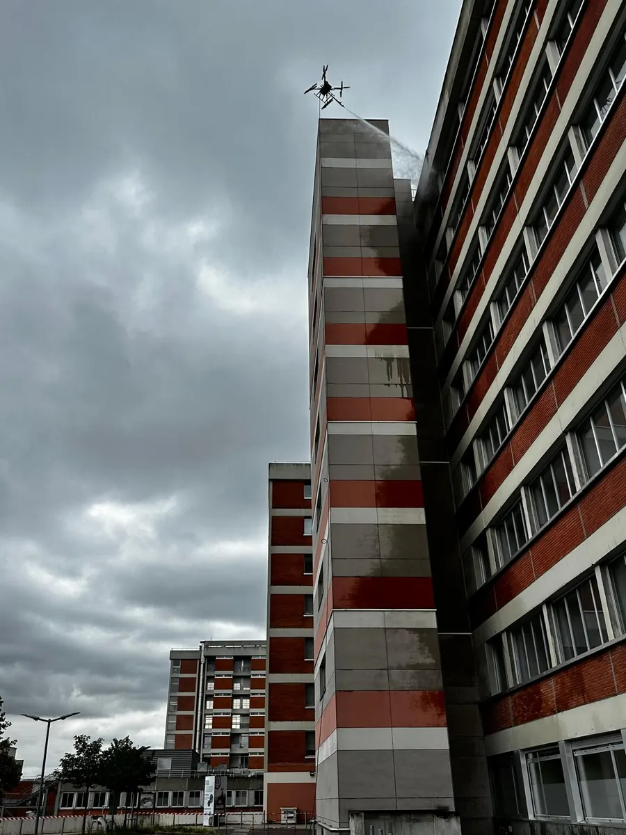 Inspection de façade d'immeuble par drone pour Prestation drone BTP — Inspection & Relevés TELEPILOTE.