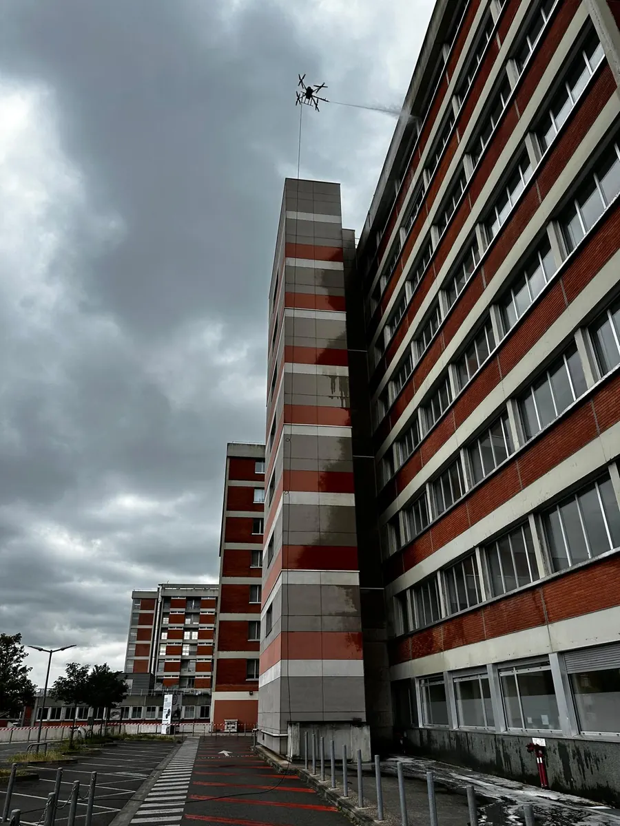 Inspection de façade d'immeuble par drone pour Prestation drone BTP — Inspection & Relevés TELEPILOTE.