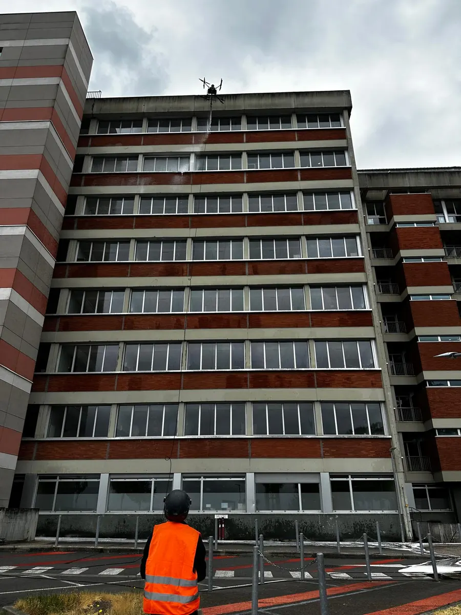 Inspection de façade d'immeuble par drone pour Prestation drone BTP — Inspection & Relevés TELEPILOTE.